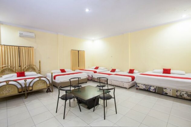 RedDoorz Plus @ Raya Sengkaling - Photo2