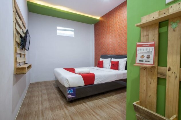 RedDoorz Plus @ Raya Sengkaling - Photo5