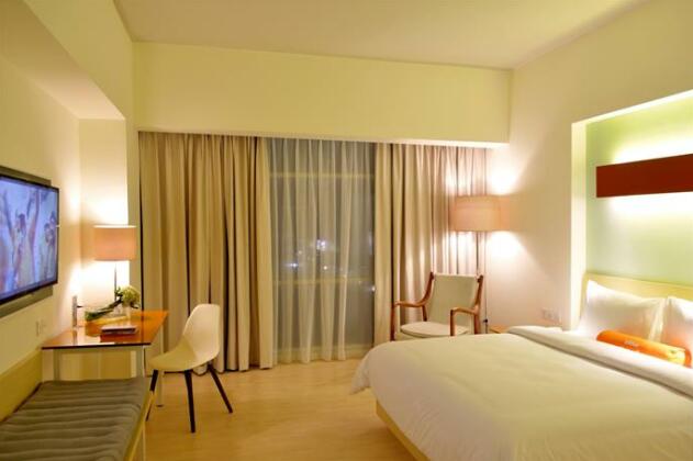 HARRIS Hotel & Conventions Bekasi - Photo2