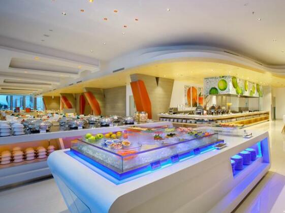 HARRIS Hotel & Conventions Bekasi - Photo4