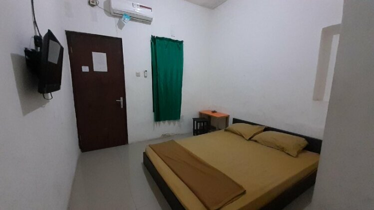 Queen Bed with AC Rumah Rahman 3 - Photo2