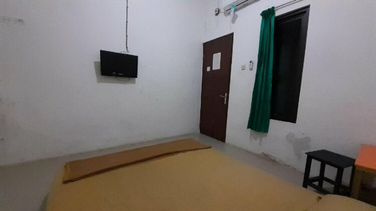 Queen Bed with AC Rumah Rahman 3 - Photo4