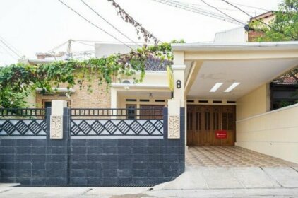 RedDoorz near Grand Kota Bintang
