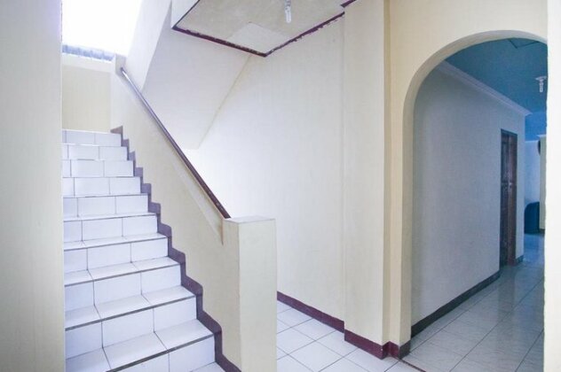 RedDoorz plus near Pelabuhan Bitung - Photo5