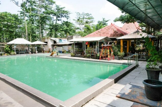 OYO 563 Damar Mas Resort Lereng Kelud - Photo2