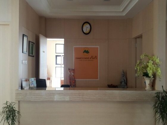 Hotel Fafa Hills Gunung Geulis - Photo2