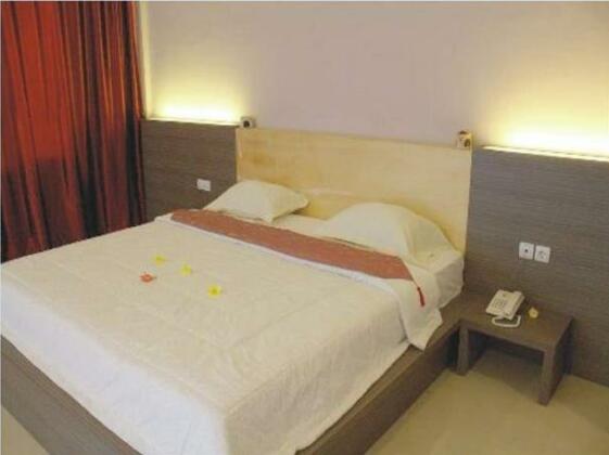 Hotel Fafa Hills Gunung Geulis - Photo3