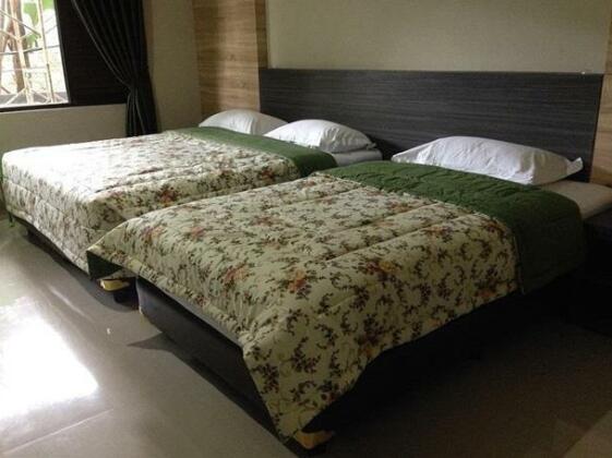 Hotel Fafa Hills Gunung Geulis - Photo4