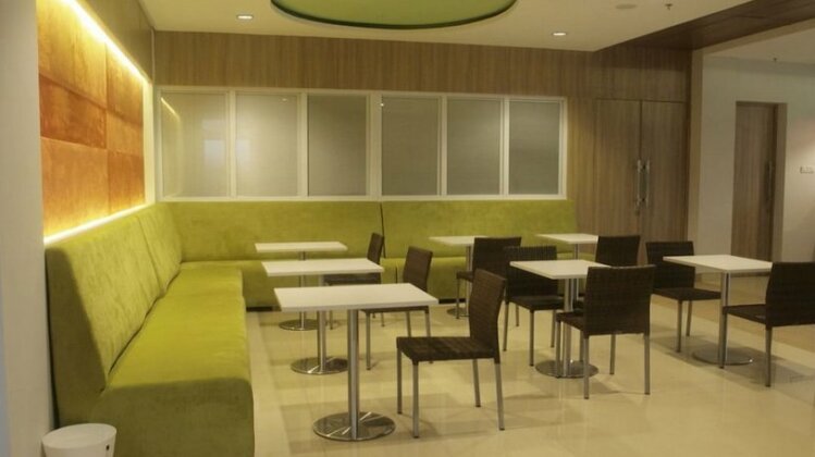 Izi Hotel Bogor - Photo5