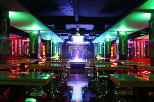 M-one Hotel Bogor - Photo4