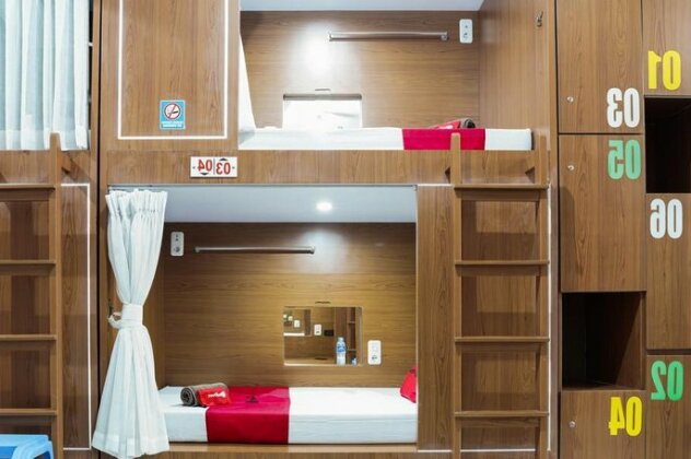 RedDoorz Hostel near Mall Boxies 123 - Photo2