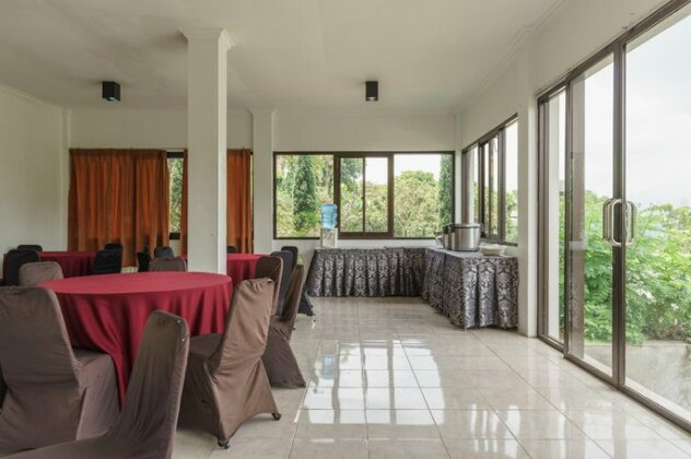 RedDoorz Plus @ Lodaya Gunung Geulis Puncak - Photo3
