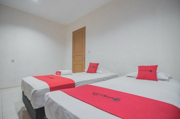 RedDoorz Plus @ Lodaya Gunung Geulis Puncak - Photo5