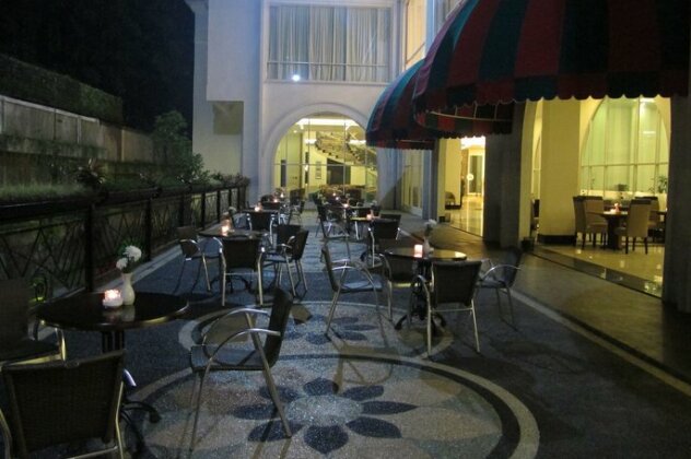The Sahira Hotel - Photo4