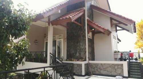 Villa Puri Gunung Geulis