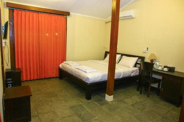 Senthong Asri Hotel and Resto - Photo2