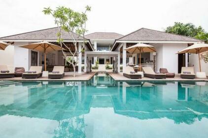 Elegant Wide Garden and Pool Villa