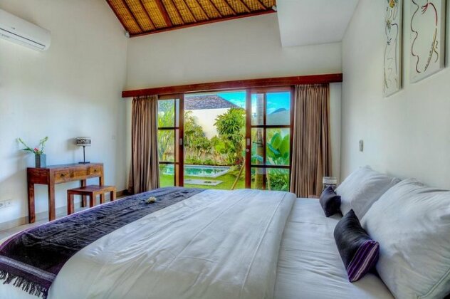 Echo Beach Villa and Apartment - Photo4