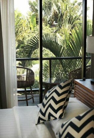 Wave House - Surf Camp - Photo2