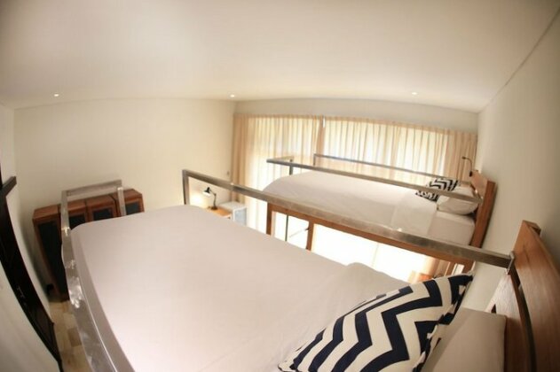 Wave House - Surf Camp - Photo4