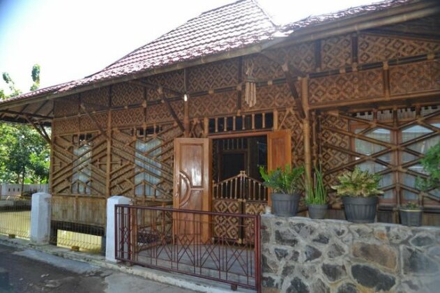 Guest House Riung Bambu