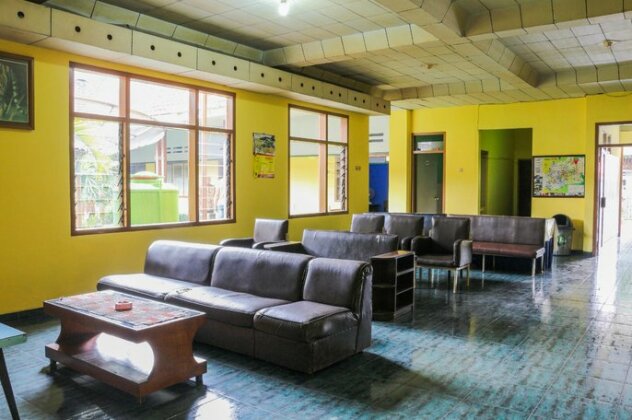 SPOT ON 1708 Hotel Budi Famili 1 - Photo3