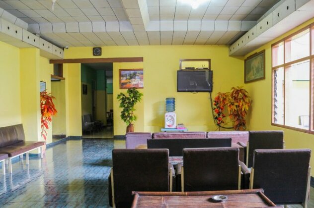 SPOT ON 1708 Hotel Budi Famili 1 - Photo4