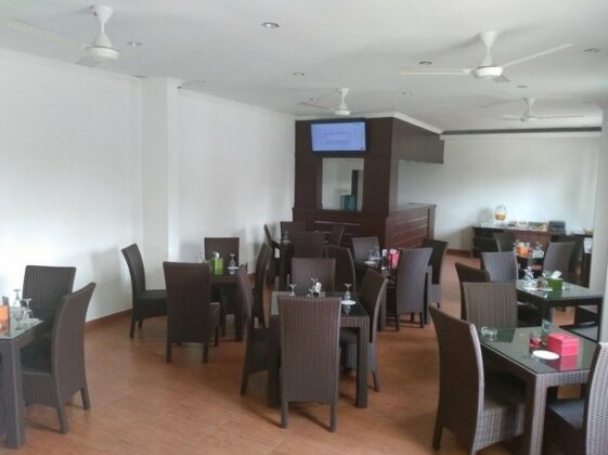 Charaka Hotel - Photo3