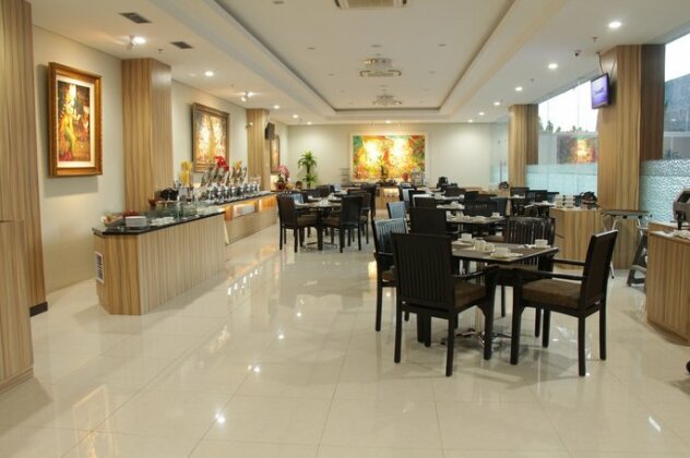 Atrium Premiere Hotel Cilacap - Photo3