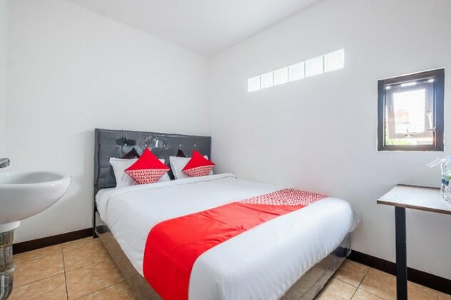 OYO 1460 Anyelir Residence - Photo3