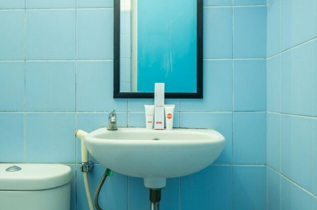 OYO 1460 Anyelir Residence - Photo5