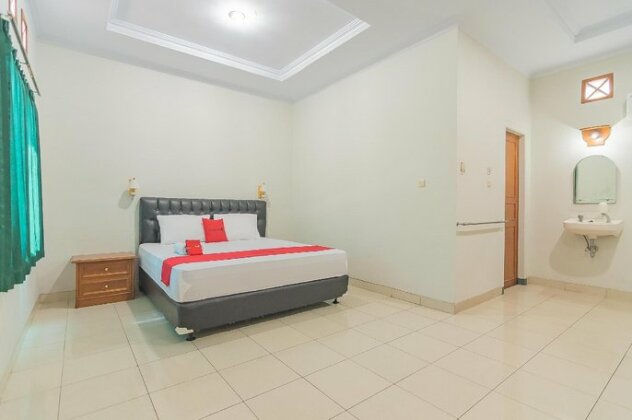 RedDoorz @ Pemuda Street - Photo2