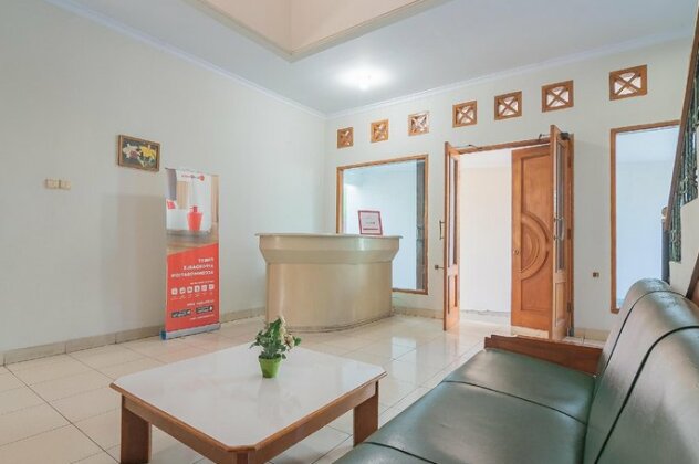 RedDoorz @ Pemuda Street - Photo5