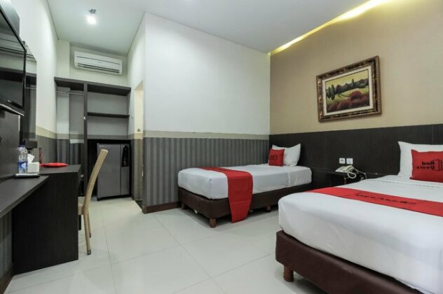 RedDoorz Plus @ Tuparev Cirebon - Photo3