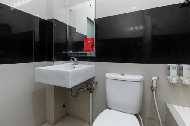 RedDoorz Plus @ Tuparev Cirebon - Photo4