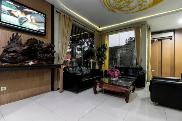 RedDoorz Plus @ Tuparev Cirebon - Photo5