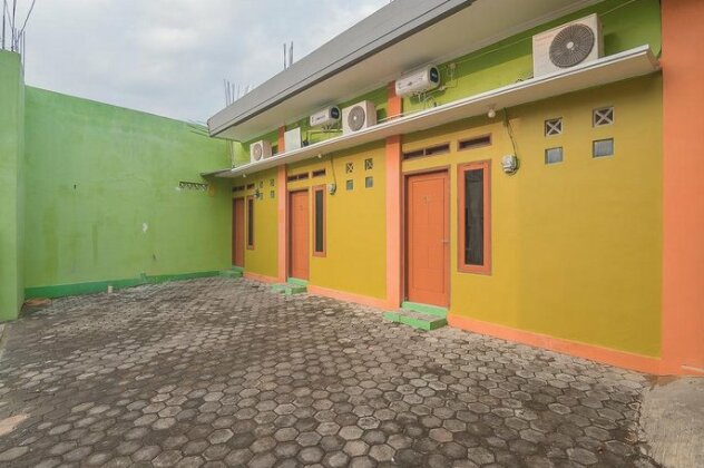 RedDoorz Syariah @ Pembangunan Street - Photo4