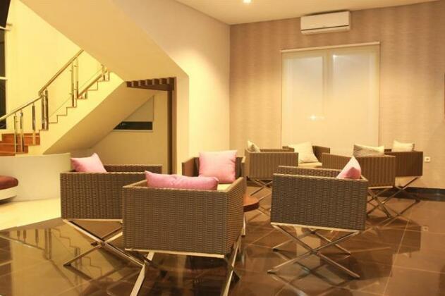 Smile Hotel Cirebon - Photo3
