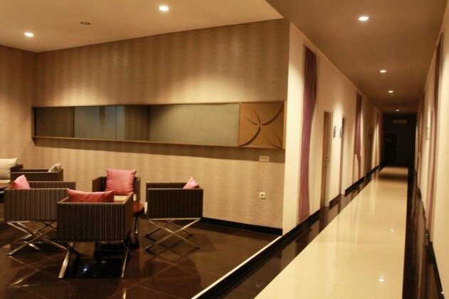 Smile Hotel Cirebon - Photo5