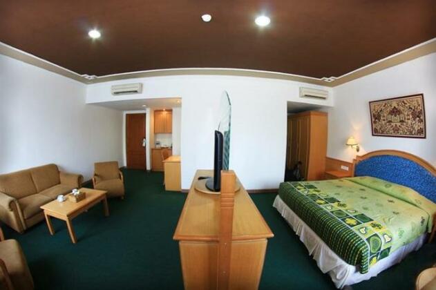 Zamrud Hotel & Convention Hall - Photo3