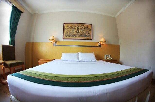 Zamrud Hotel & Convention Hall - Photo4