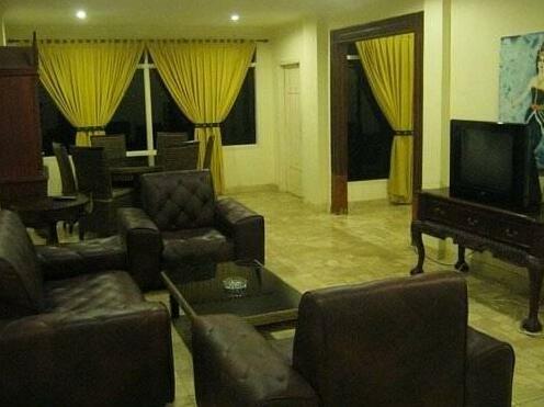 77 Sunset Plaza - Photo3