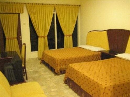 77 Sunset Plaza - Photo4