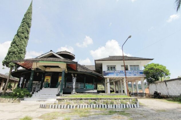 Villa Penginapan Purnama