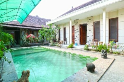 Nira Guest House