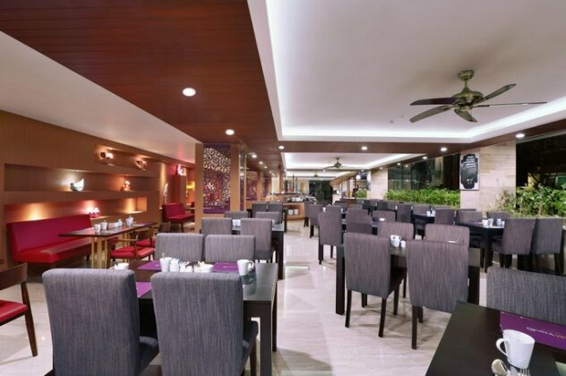 Quest San Hotel Denpasar by ASTON - Photo4