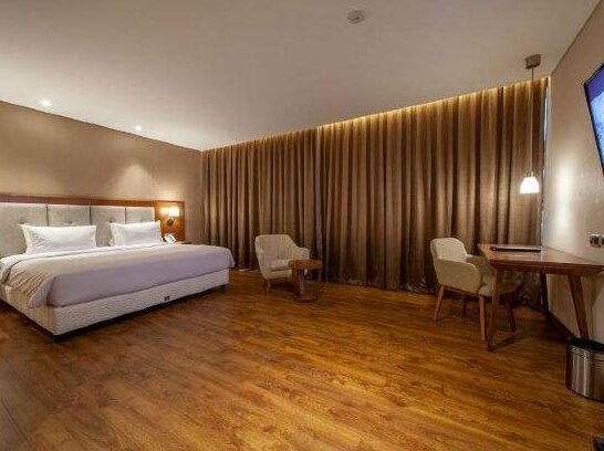 Avenzel Hotel & Convention Cibubur - Photo3