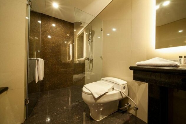 Avenzel Hotel & Convention Cibubur - Photo4