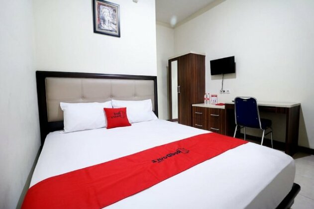 RedDoorz Plus near Universitas Indonesia - Photo5