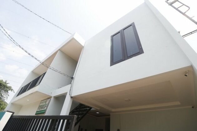 RedDoorz Syariah @ Limo Depok
